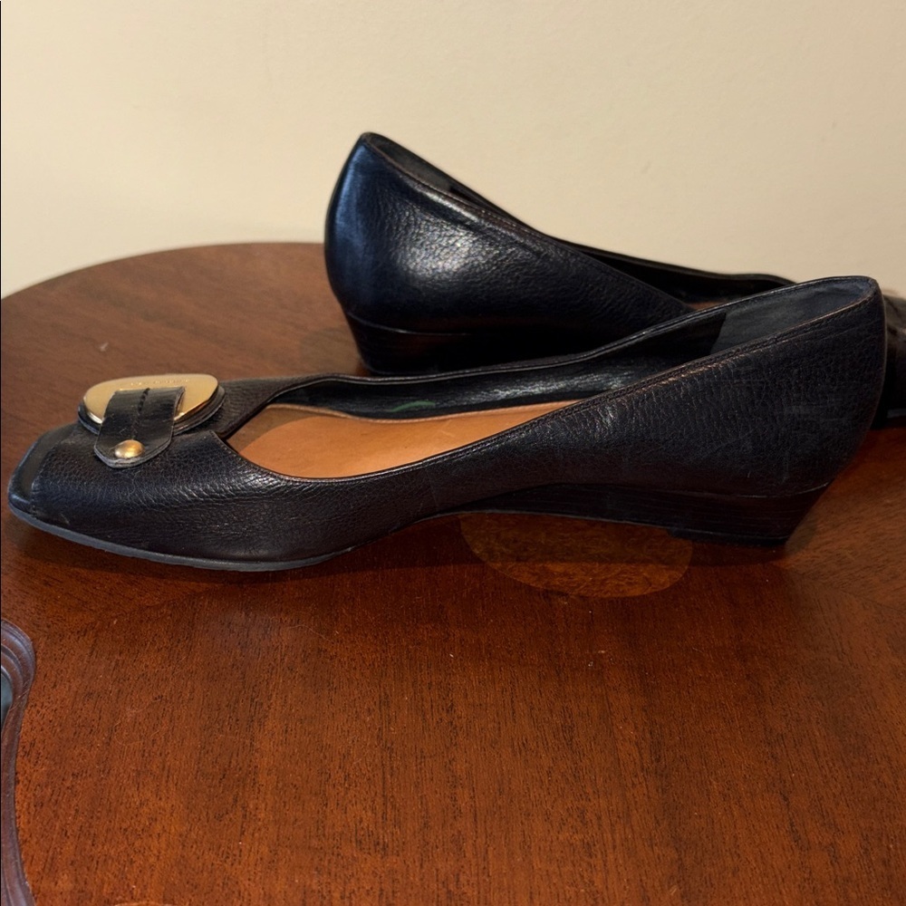 Antonio Melani Black Leather shoes  short wedge heel  gold tone buckle/rivet toe - Picture 5 of 11